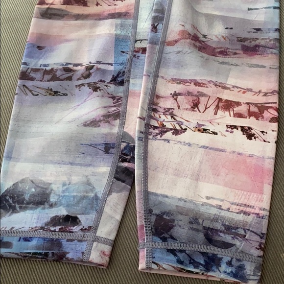 Lululemon Pant - Size 6 - Picture 11 of 13